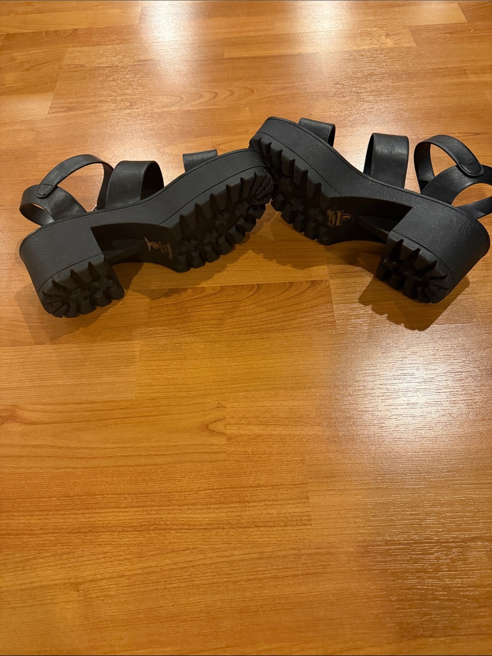 SODA Block Heel Sandals - Picture 5 of 5